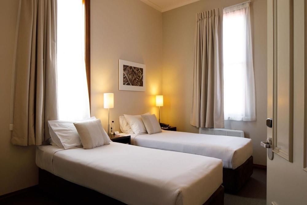 Naumi 4* Wellington
