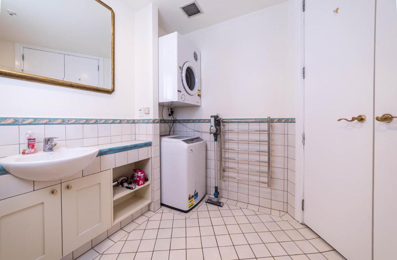 Cbd Apartment