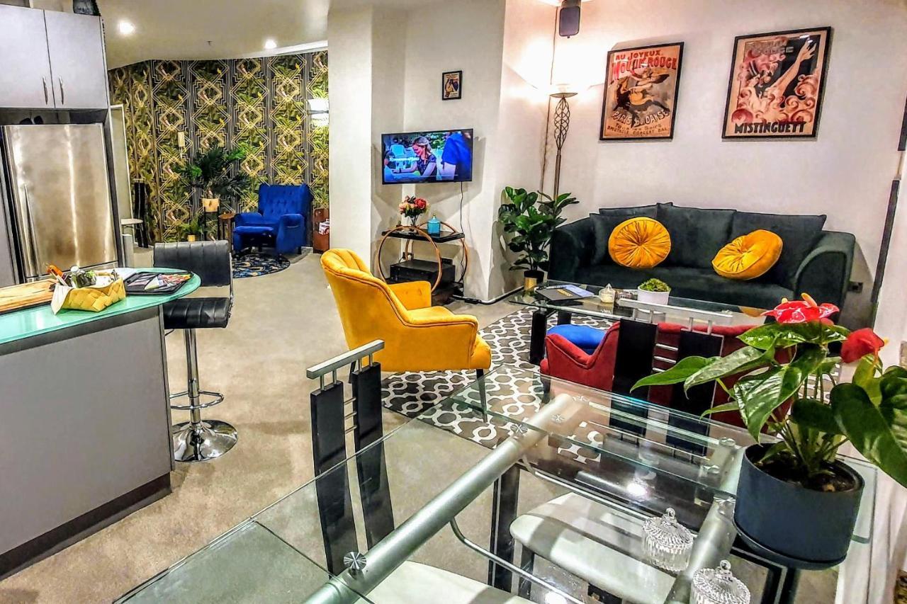 Prudence - Art Deco Luxury In Wellington's Best Location Apartment