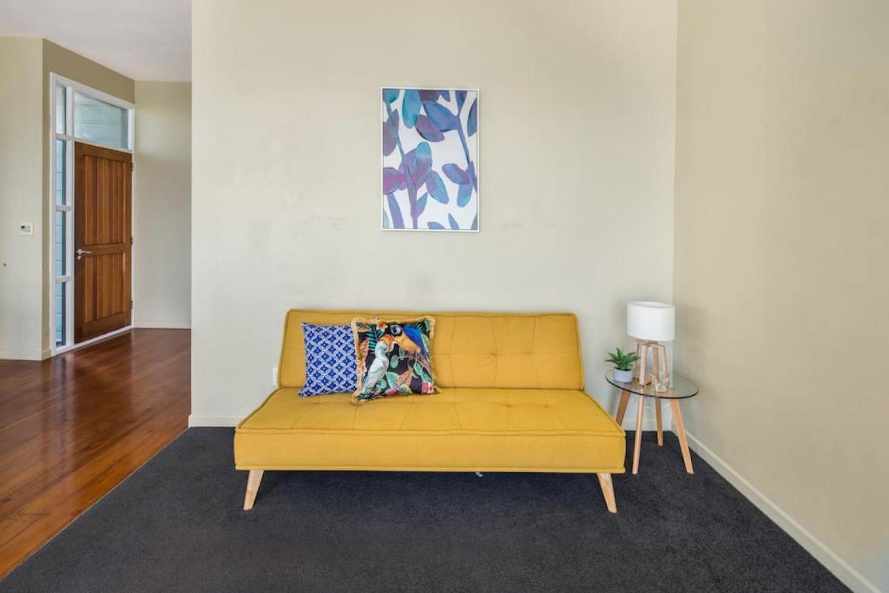Holiday home Waterfront 2-bed Cottage, Karaka Bays