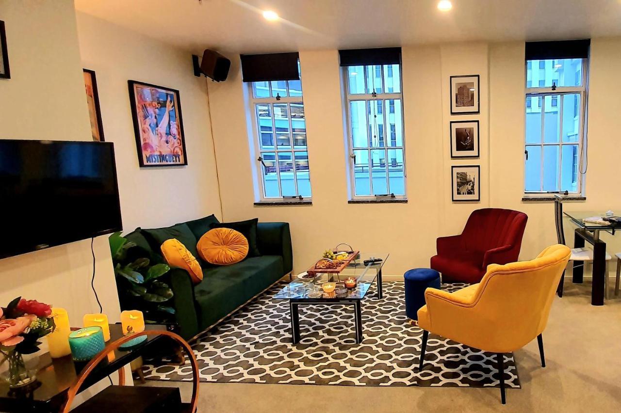 Prudence - Art Deco Luxury In Wellington's Best Location Apartment
