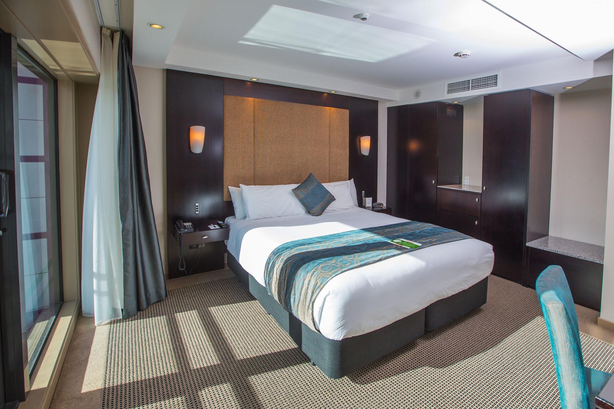 Hotel Copthorne Wellington, Oriental Bay 4*