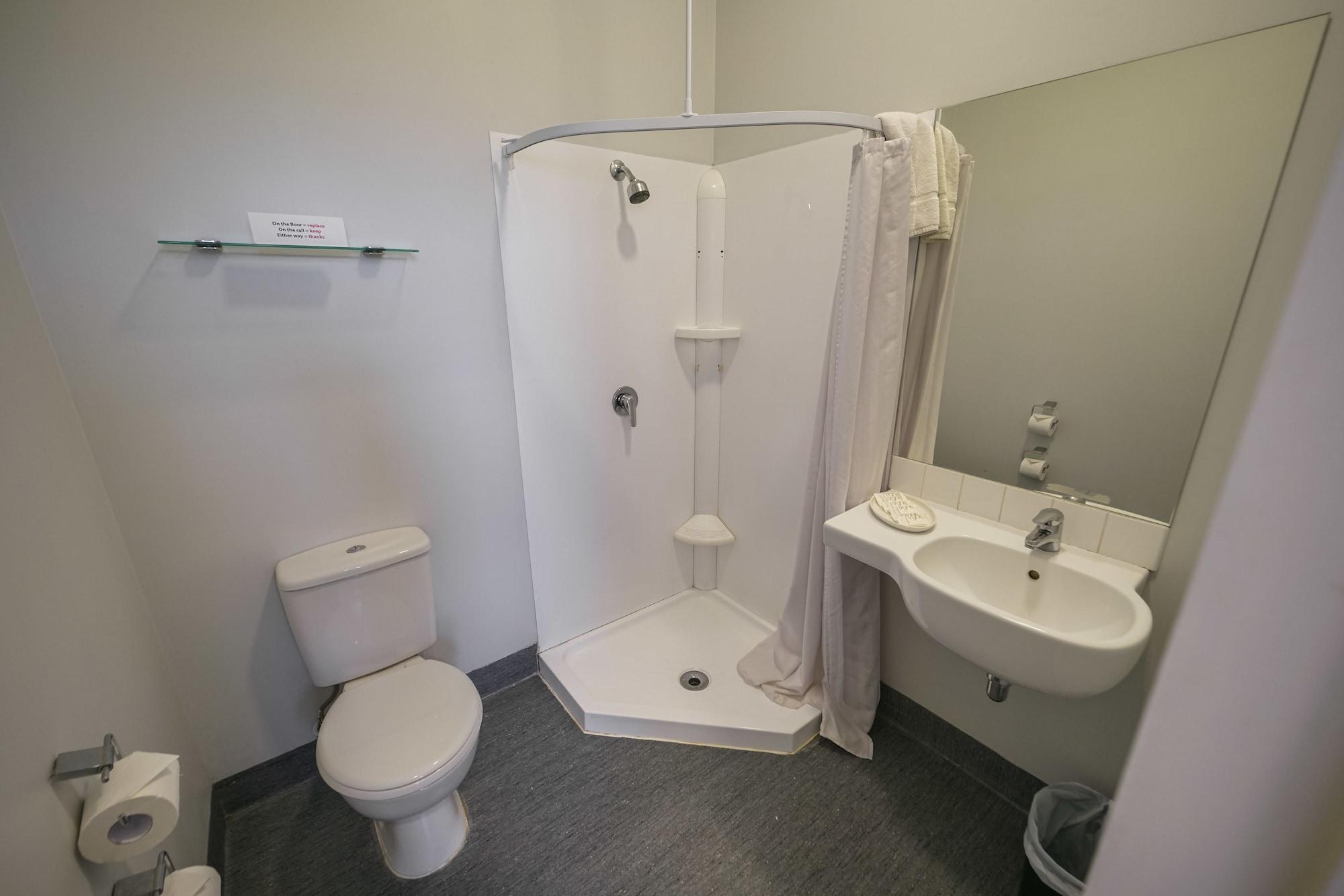 Nomads Capital Backpackers - (adults Only) Hostel *