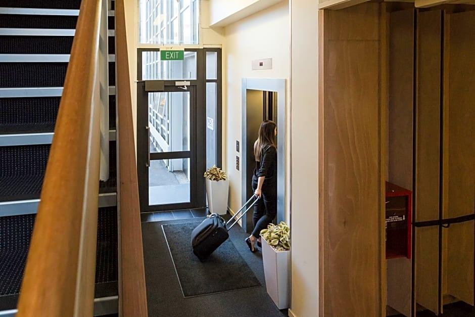 Gilmer Aparthotel