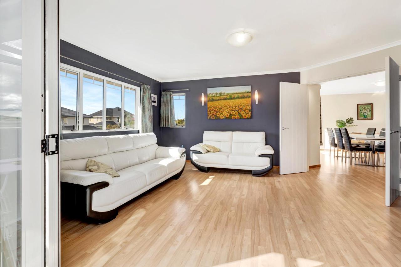 Cheerful 4 Bedroom With Free Parking. Holiday home