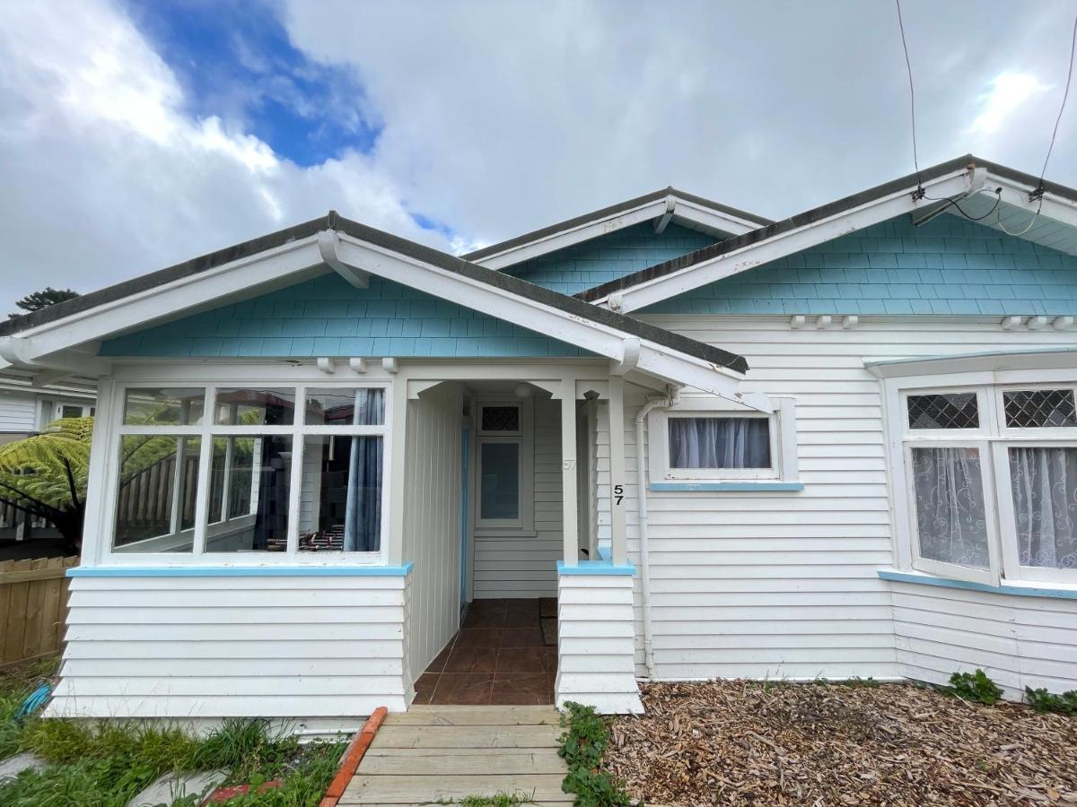 Spacious Retreat Near Ferry & Mall Holiday home Wellington