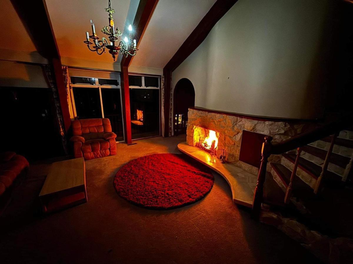 Eclectic 70s Mansion Holiday home Wellington