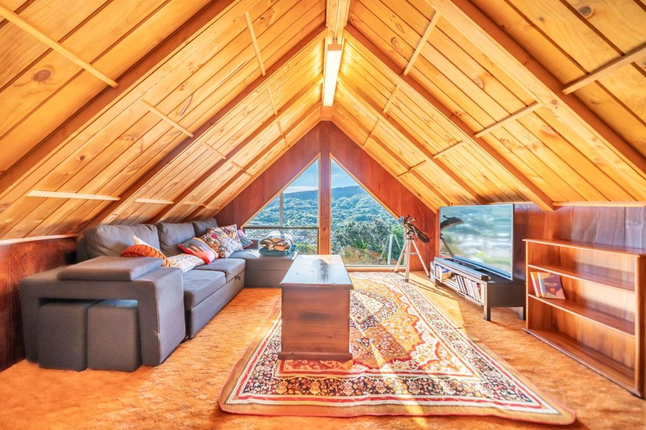 Eclectic 70s Mansion * Wellington