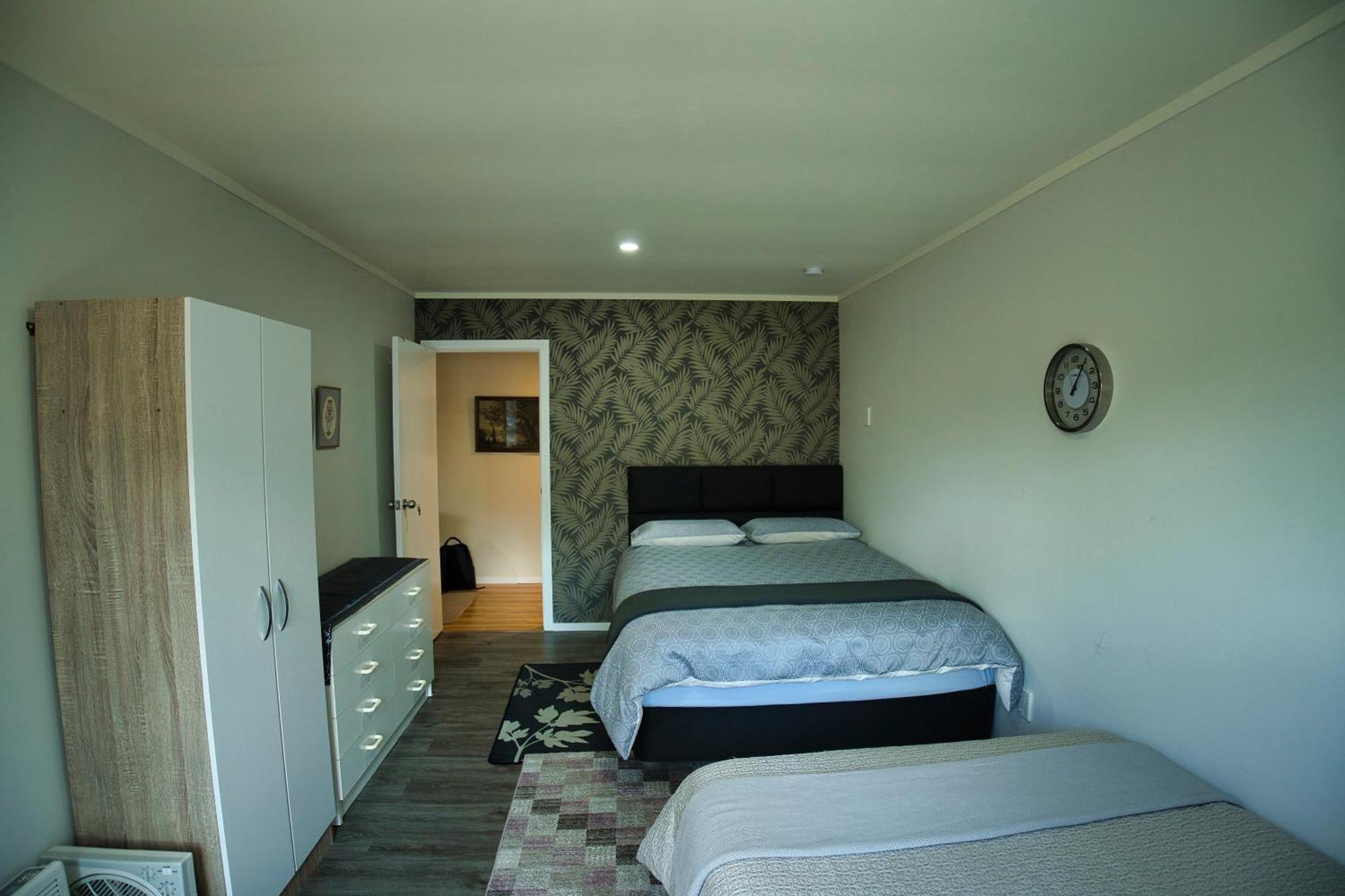 Apartment Entire Ground Floor With Full-privacy And Family-friendly Popular To Ferry Catchers Wellington