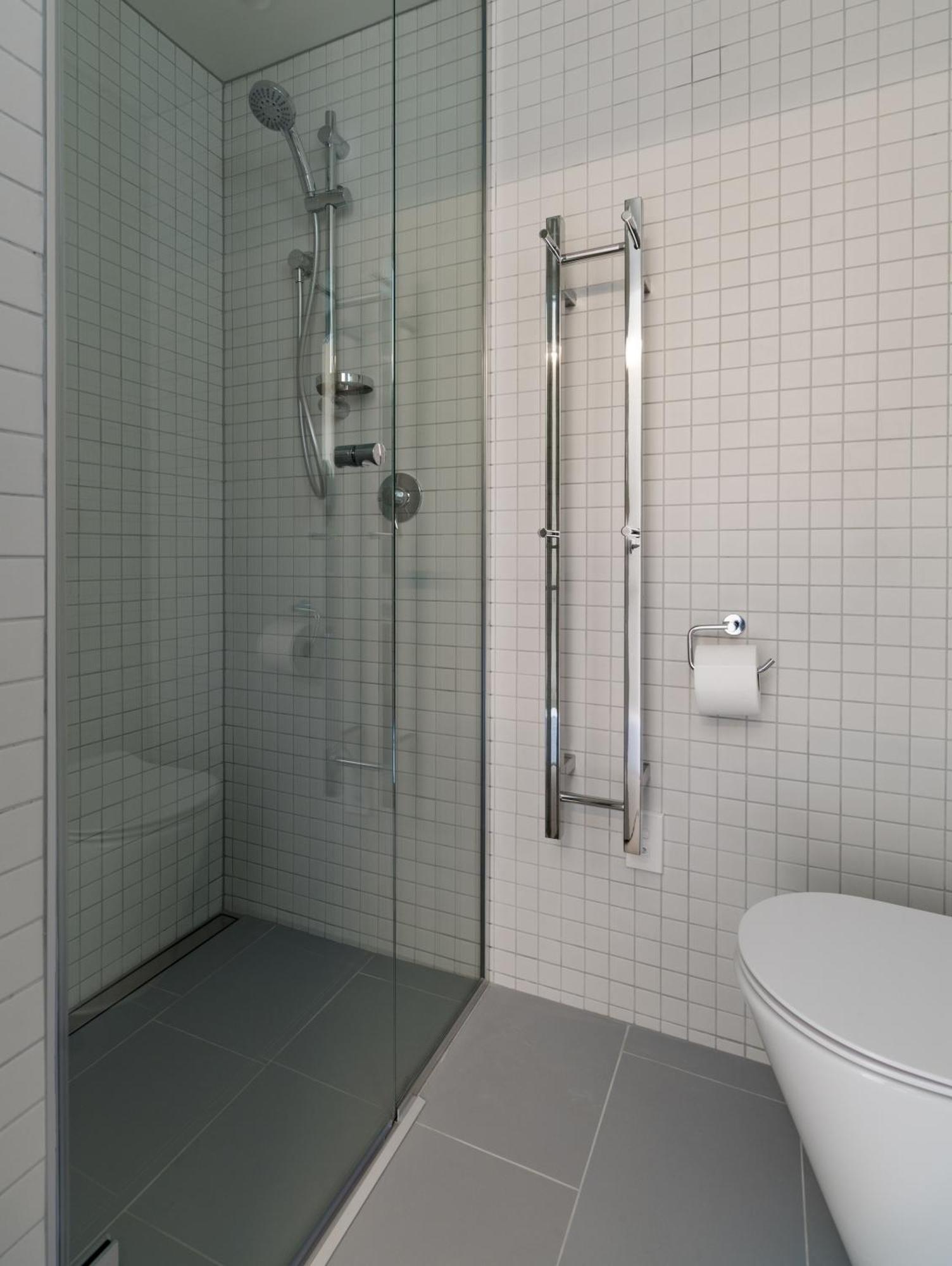 Central & Stylish Townhouse W Parking Option *