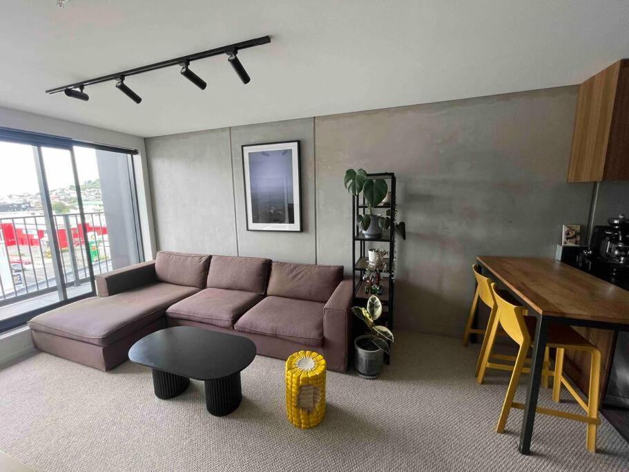 Apartment Modern Two Bedroom With Free Parking