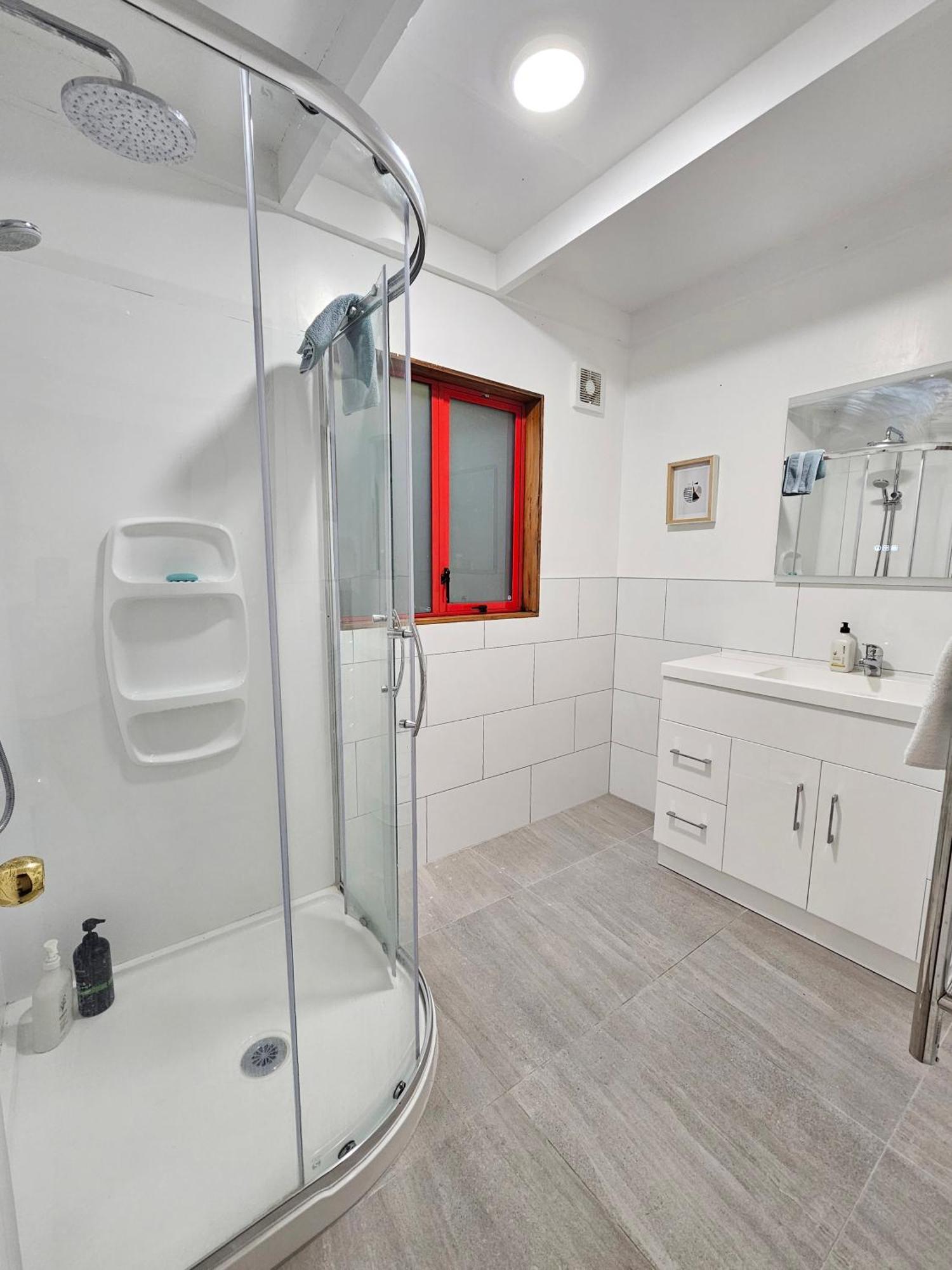 Spacious 5 Beds Dual Unit Home! * Wellington