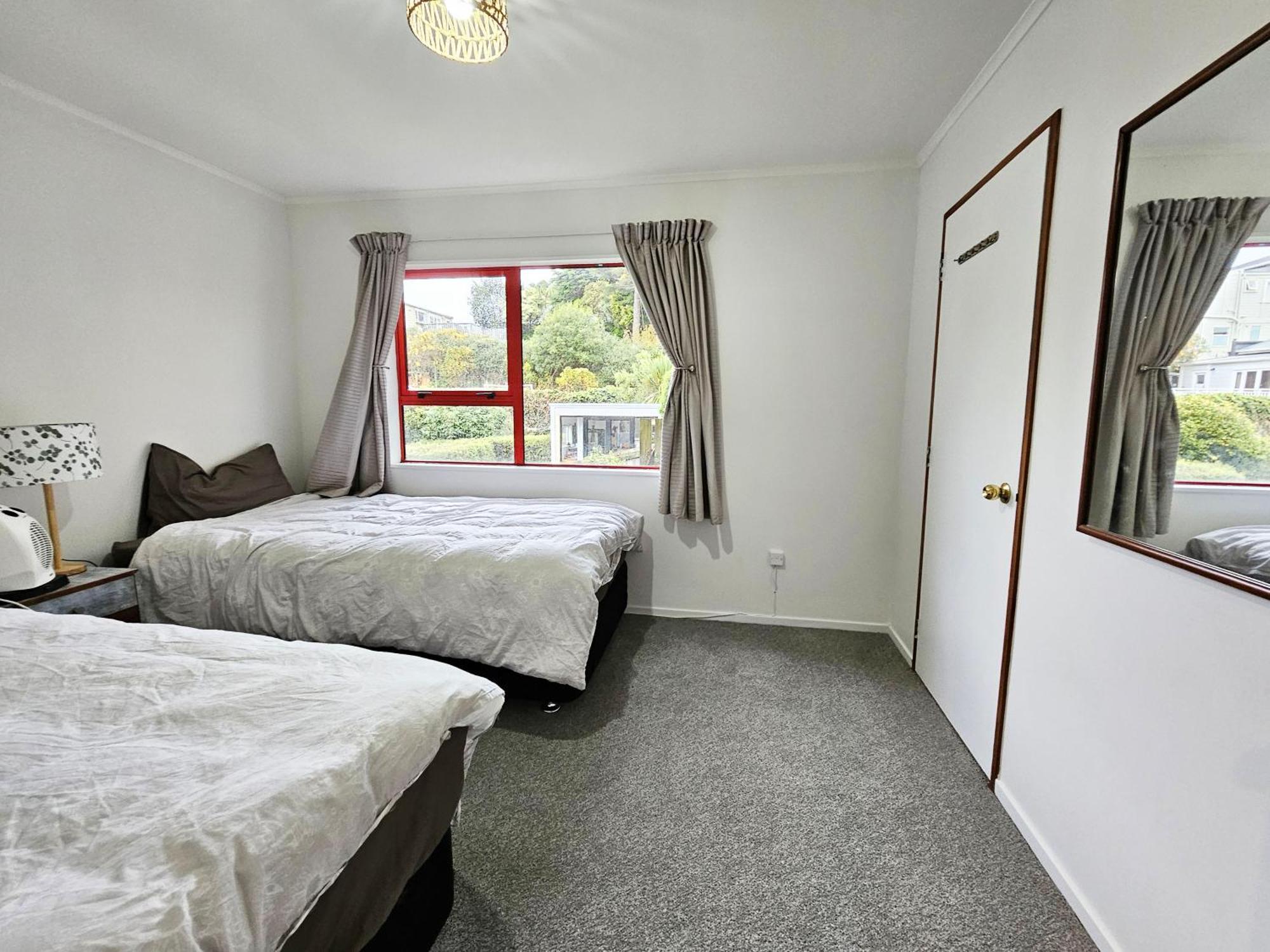 Spacious 5 Beds Dual Unit Home! *