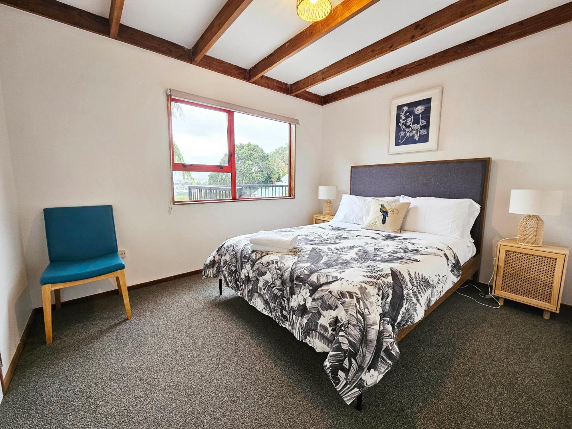 Spacious 5 Beds Dual Unit Home! * Wellington