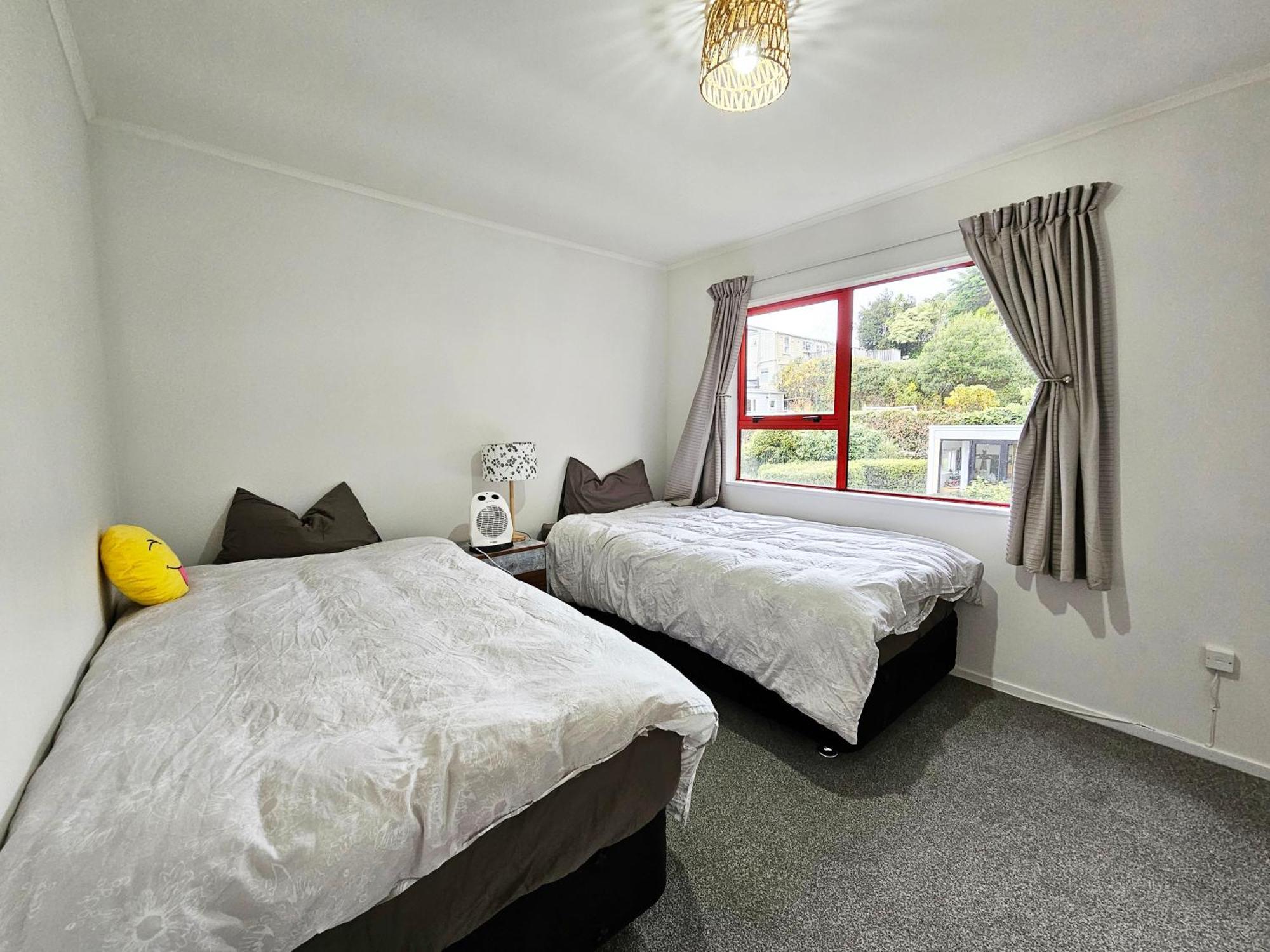 Spacious 5 Beds Dual Unit Home! *