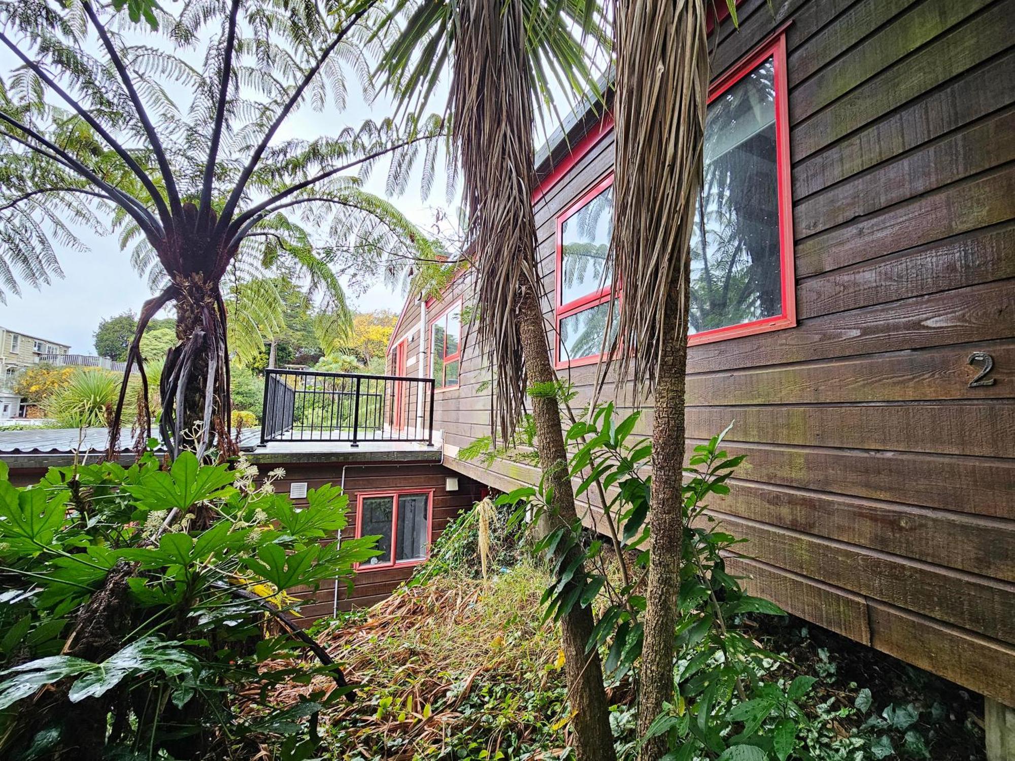 Spacious 5 Beds Dual Unit Home! * Wellington