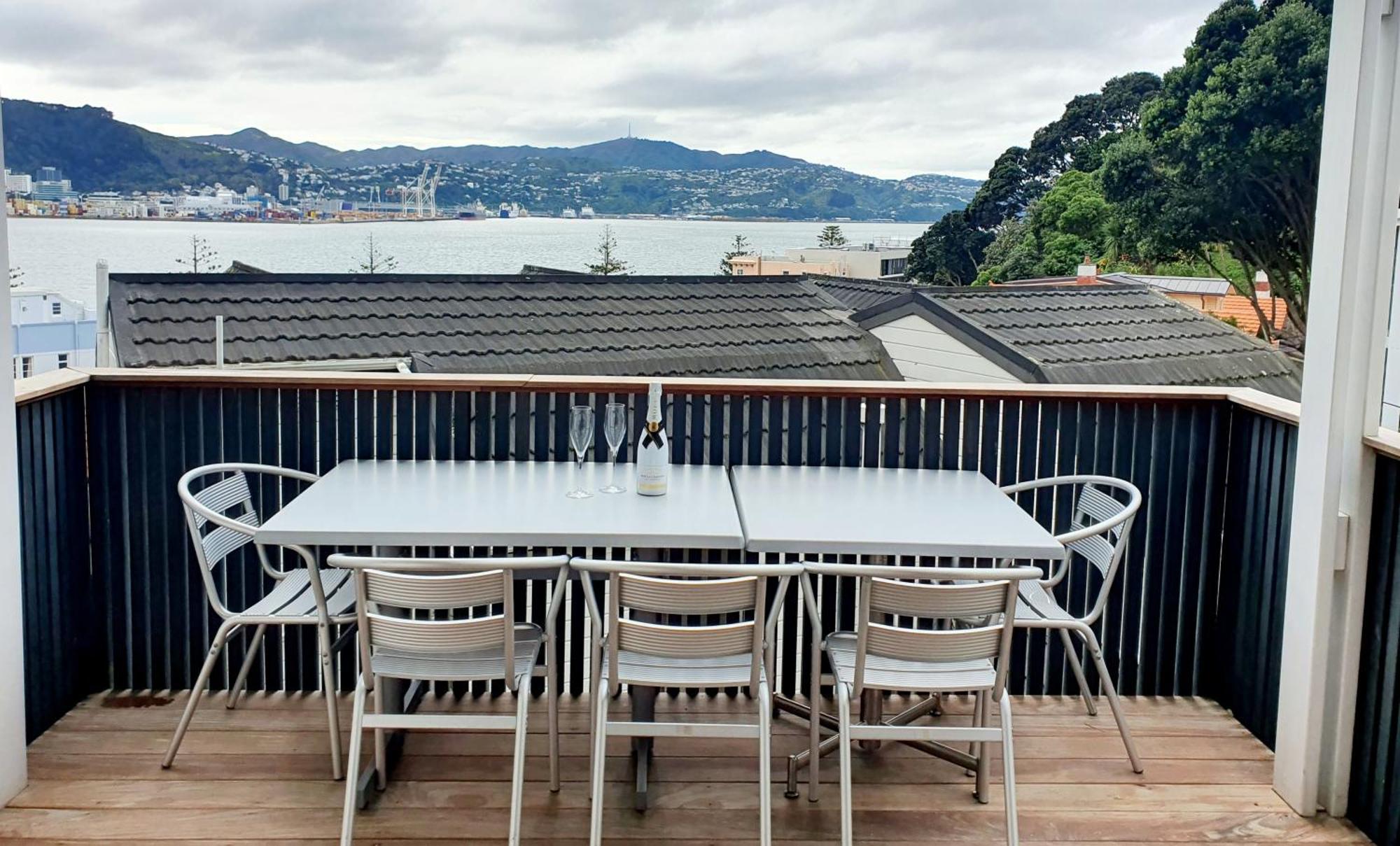 Ideal Location For Groups, Family, Friends Or Work Villa Wellington