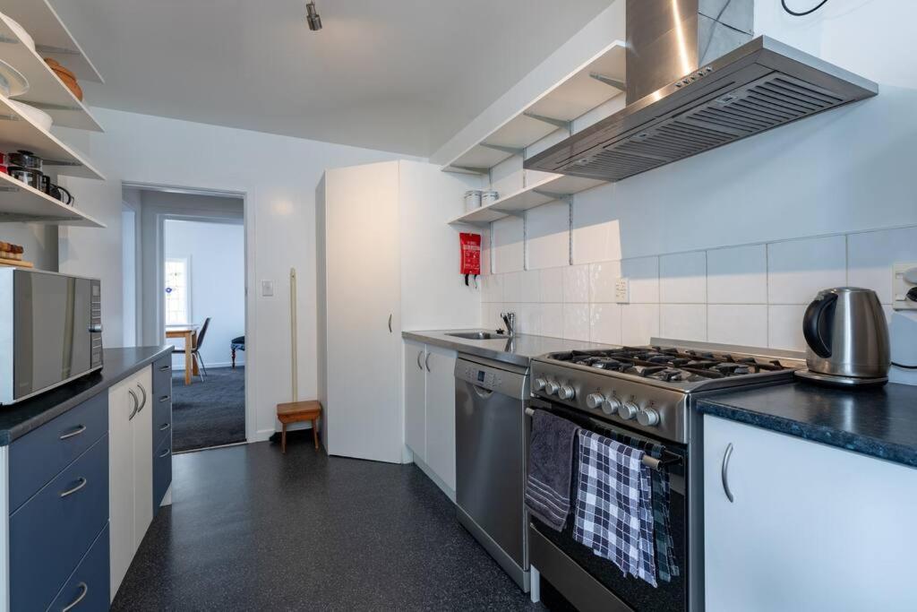 Ideal Location For Groups, Family, Friends Or Work Villa Wellington