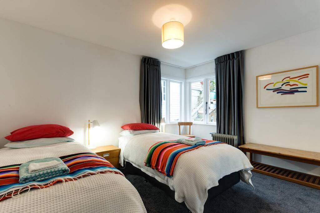 Ideal Location For Groups, Family, Friends Or Work *