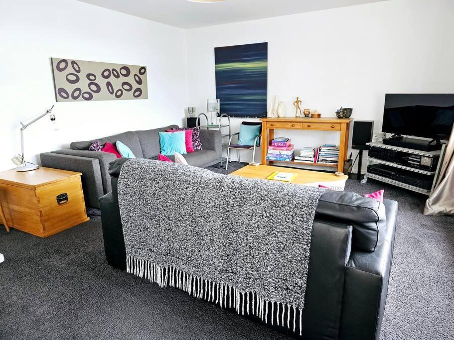 Villa Ideal Location For Groups, Family, Friends Or Work *