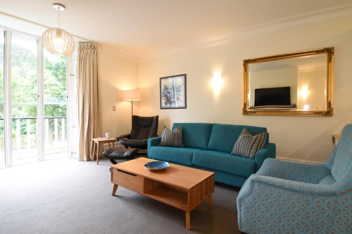 Stylish Fireplace & Free Parking Apartment Wellington