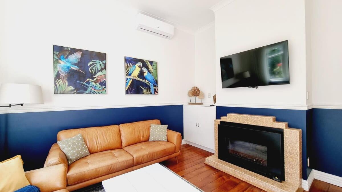 Apartment Blue Retreat Thorndon Ft Backyard And Fireplace Minutes To Cbd