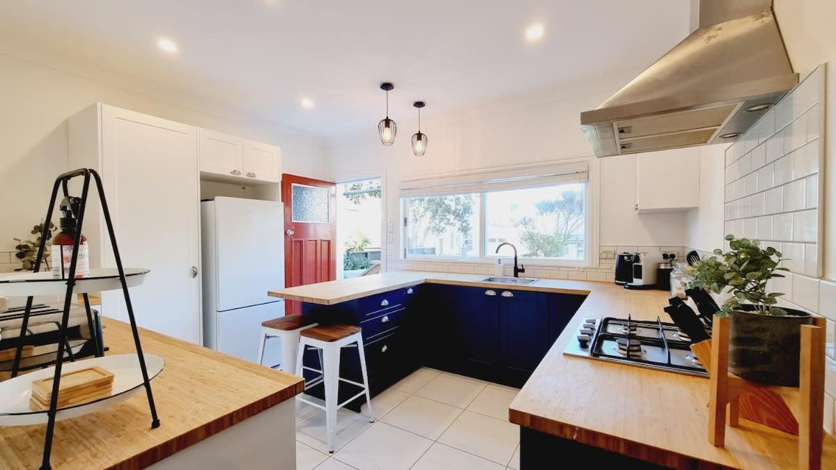 Blue Retreat Thorndon Ft Backyard And Fireplace Minutes To Cbd Wellington