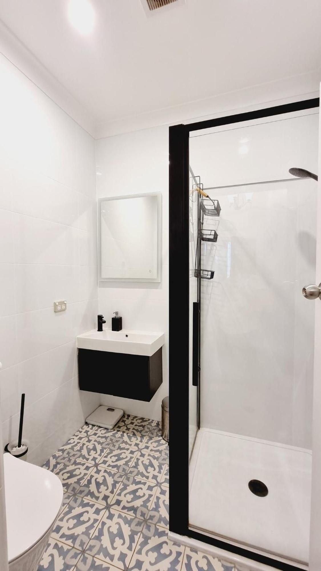 Apartment Blue Retreat Thorndon Ft Backyard And Fireplace Minutes To Cbd *
