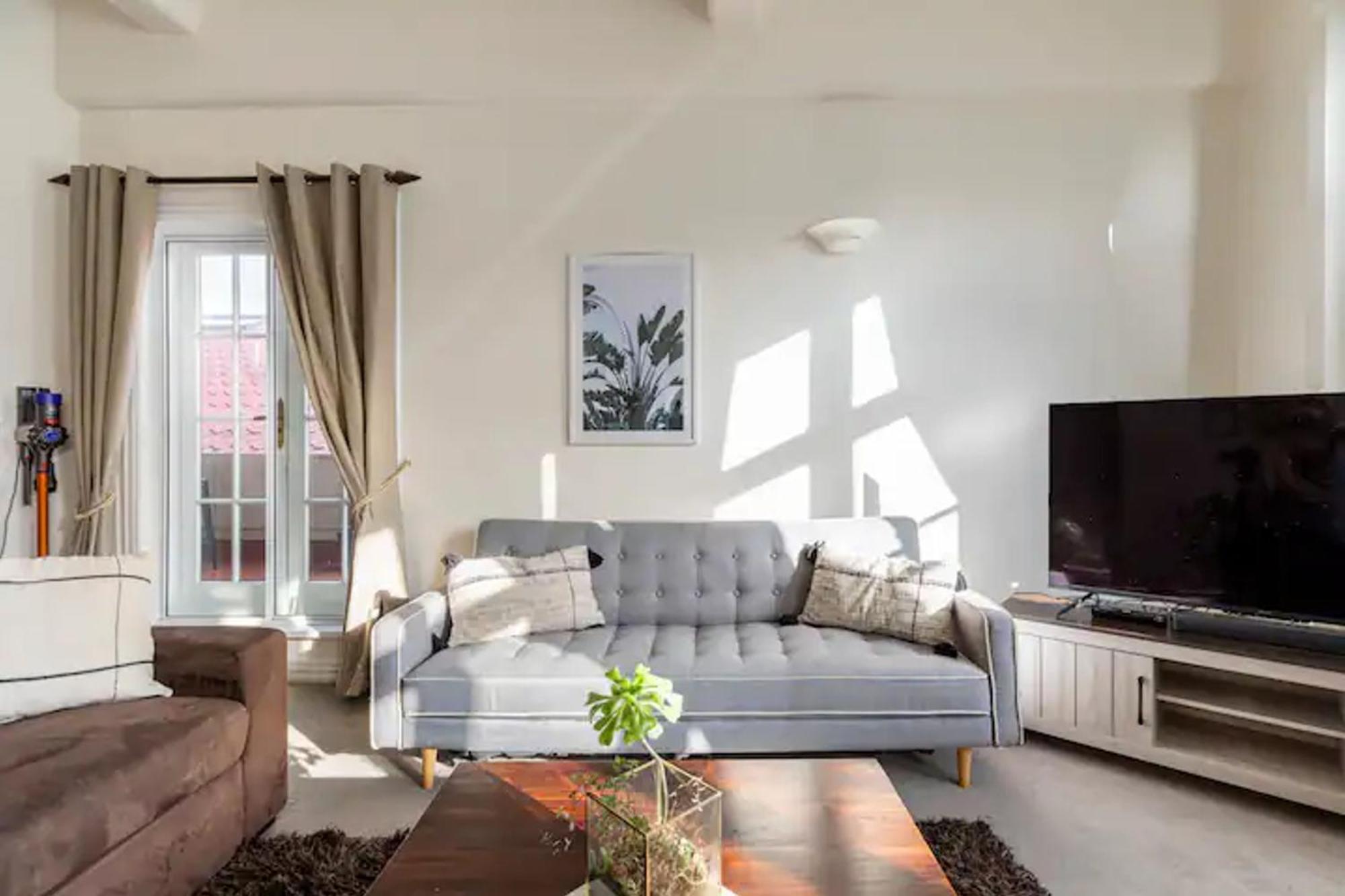 And Sunny Apartment