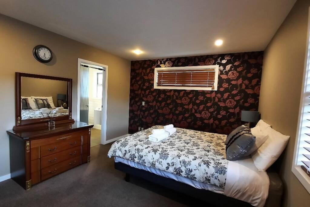 Villa Stunning Modern House In Karori Wellington