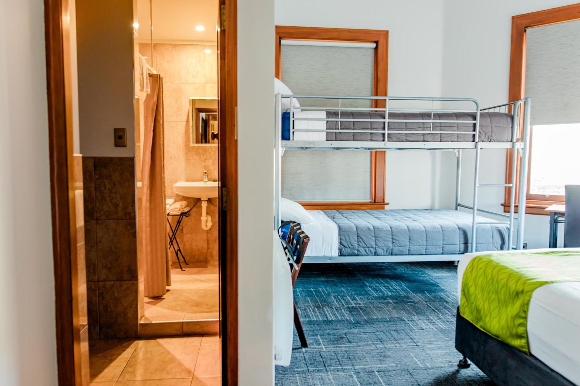 The Cambridge & Backpackers Hostel Wellington