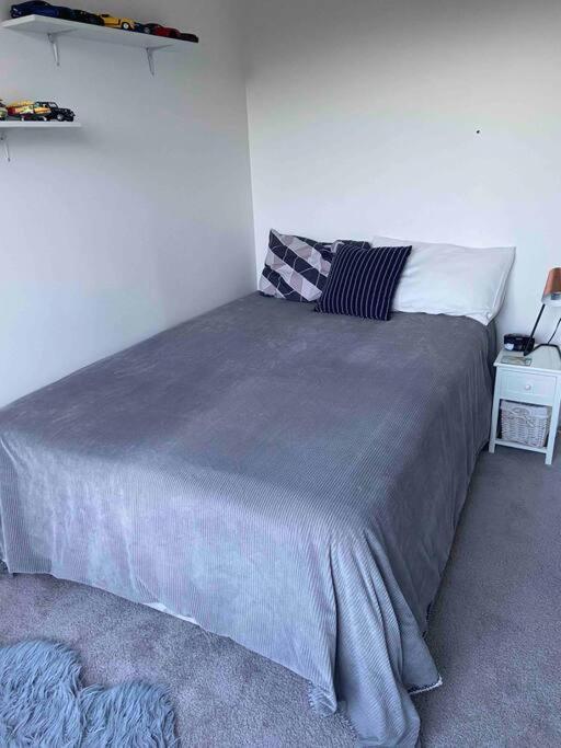 Modern, Sunny, Family Minutes From The Apartment Wellington