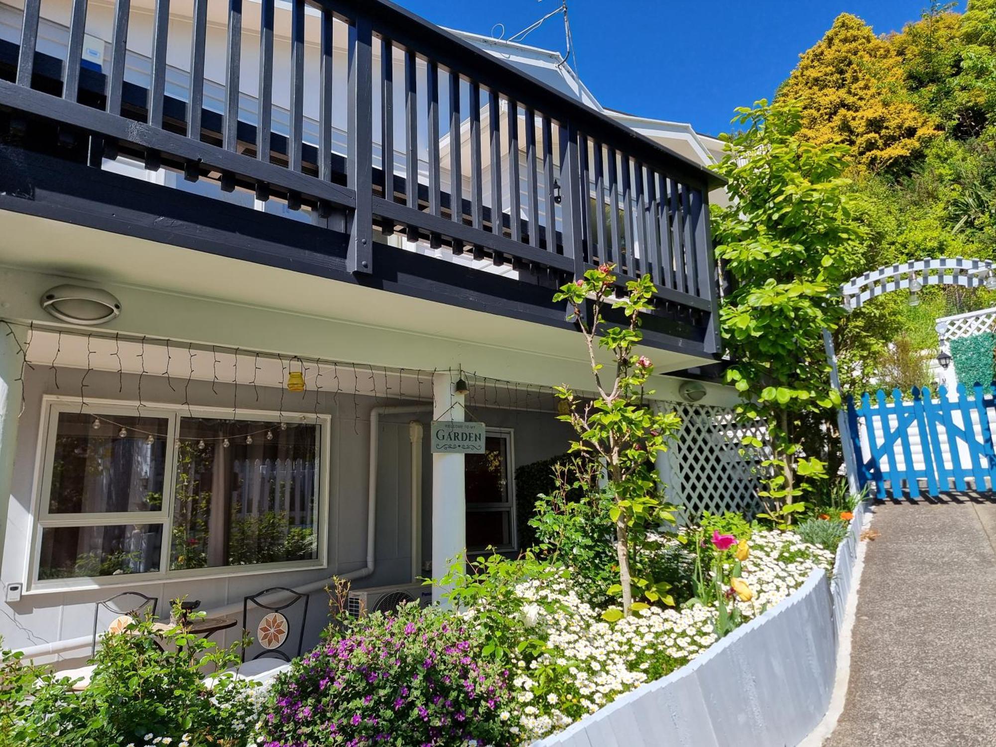Entire Ground Floor With Full-privacy And Family-friendly Popular To Ferry Catchers *