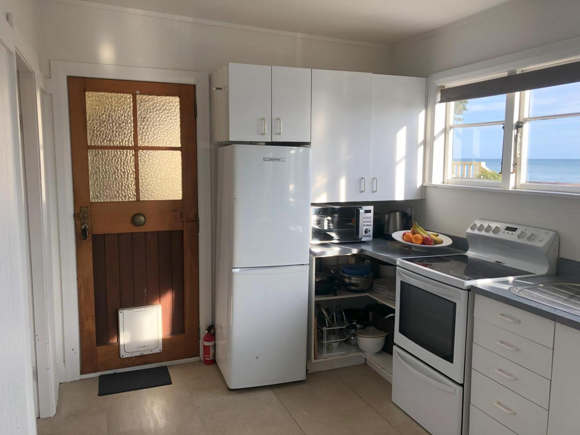 Seafront Haven In Island Bay With Deck, Outdoor Bath, And Parking * Wellington