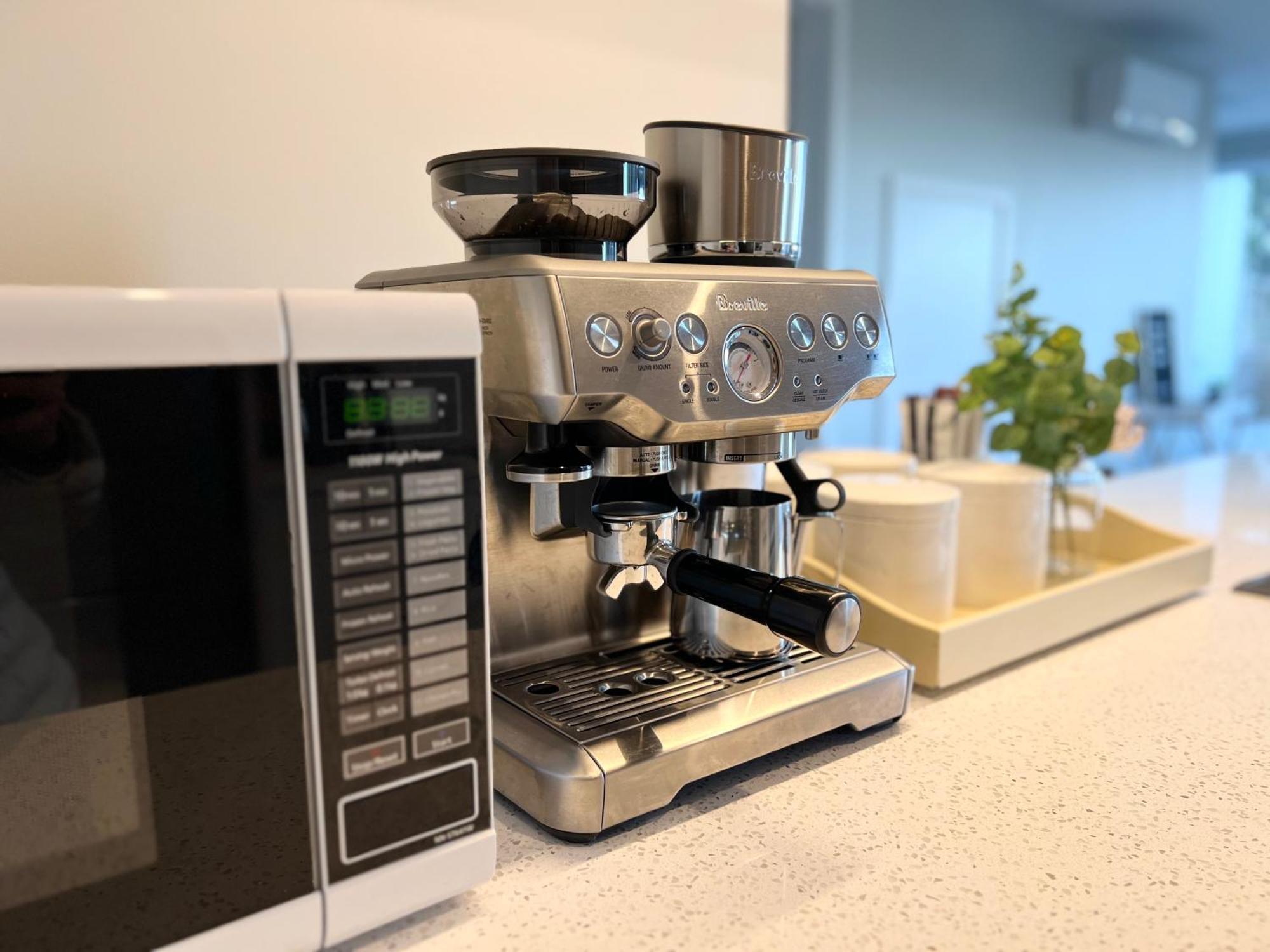 Casa de férias Skyline Vista - Entirely New House With Luxe Views, Espresso, Netflix & Free Parking