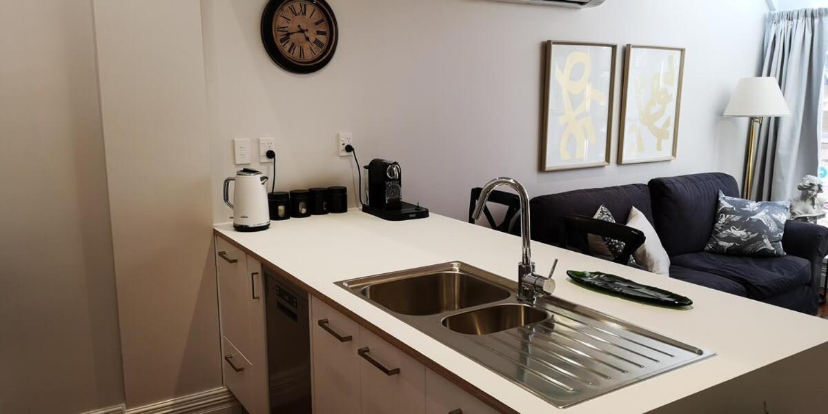 Stylish City With Free Undercover Parking Holiday home