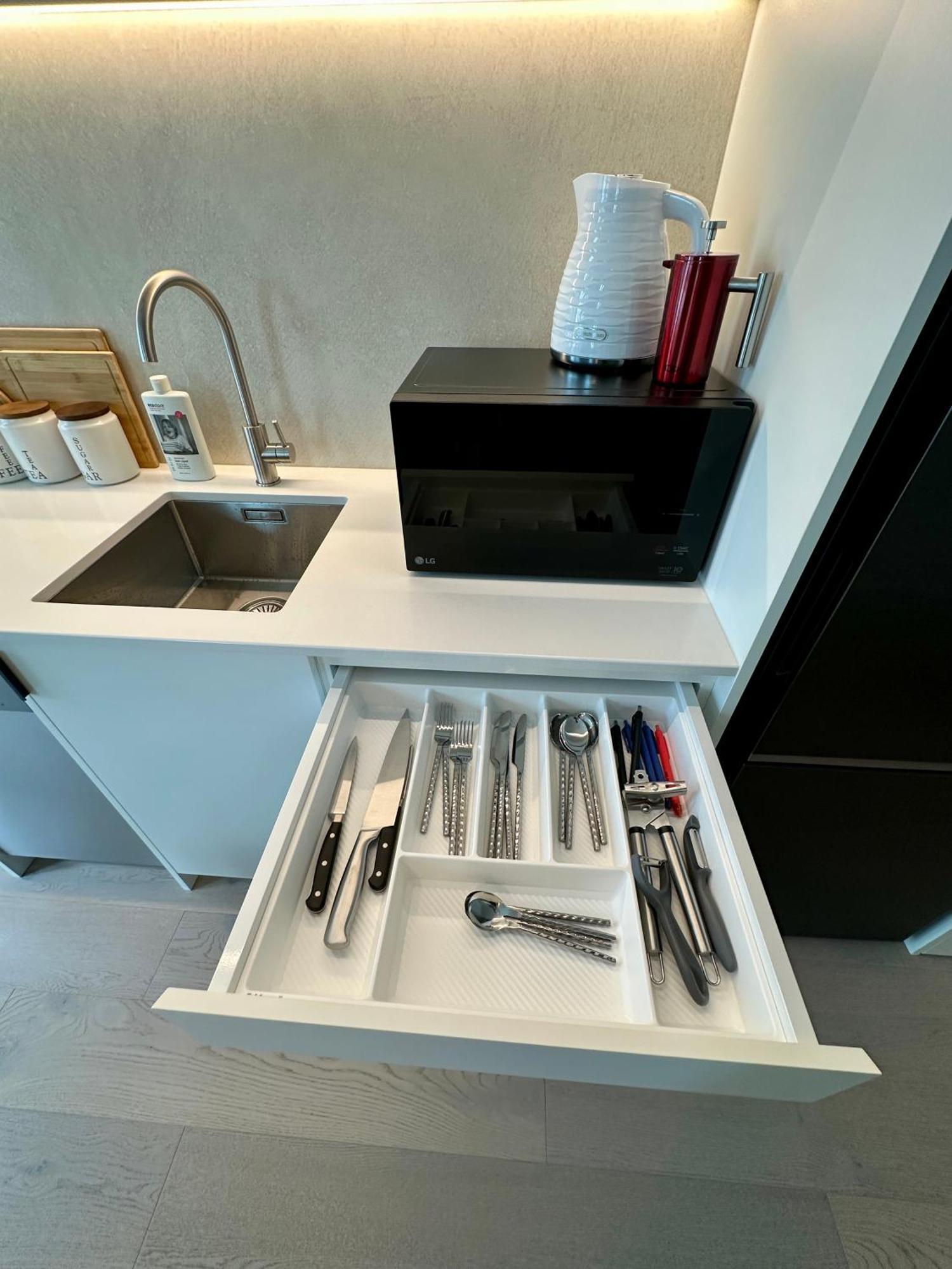 Brand New Cbd High Rise 1 Bed With Ocean View On The Doorstep Of Courtenay Place *