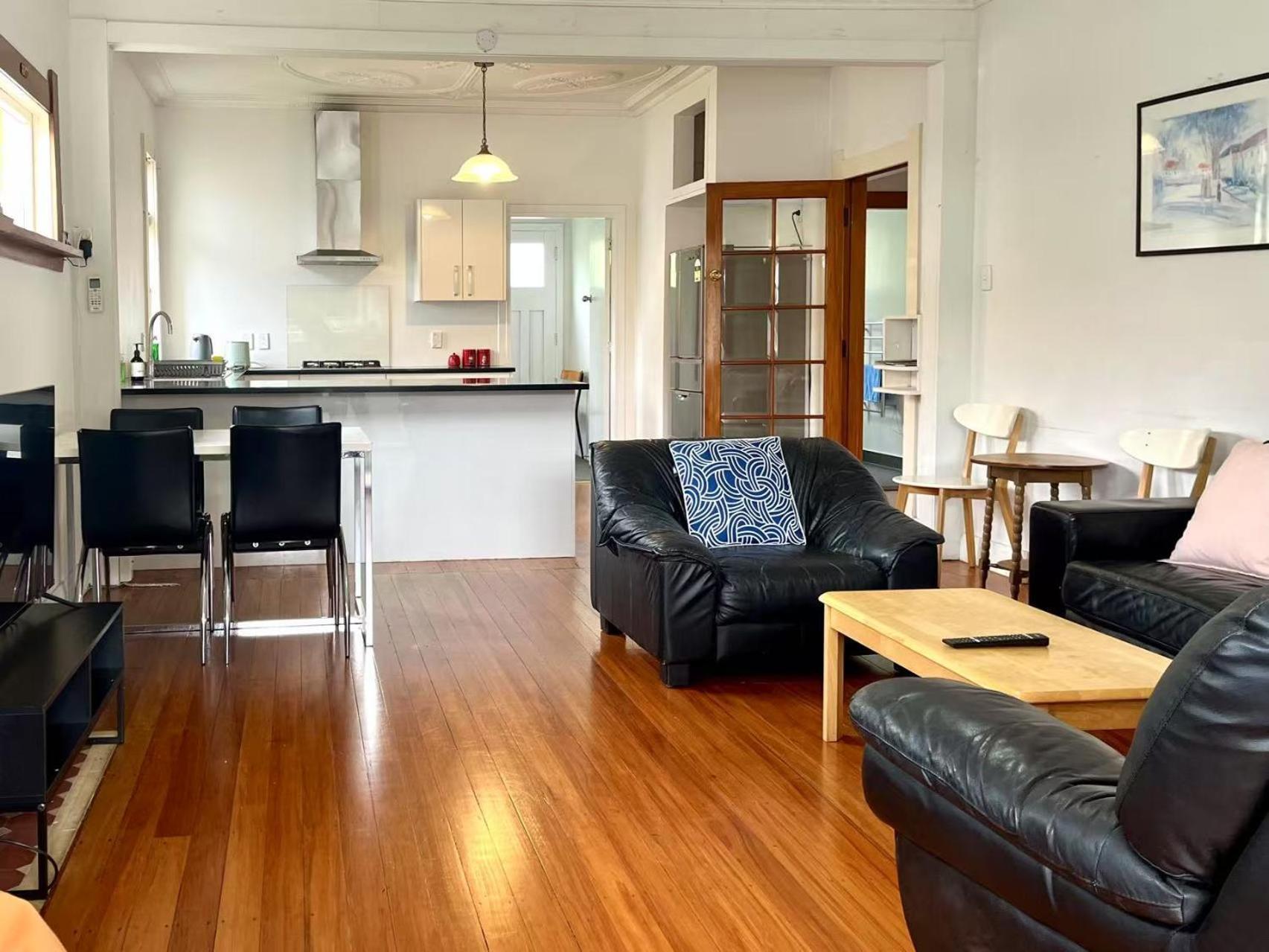 Holiday home Spacious Retreat Near Ferry & Mall *