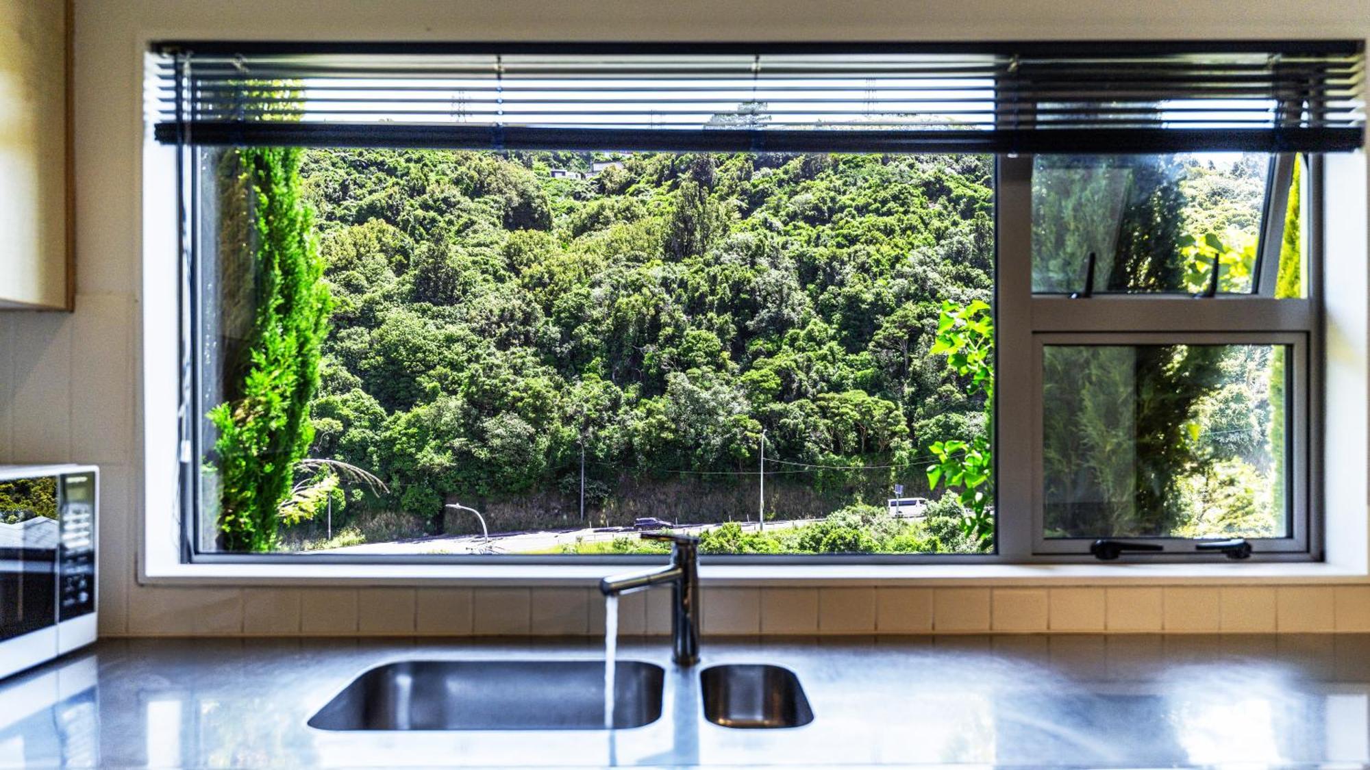 Sebastian - Large Modern * Wellington