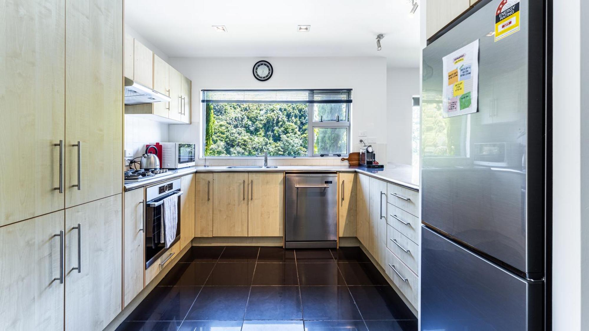 Sebastian - Large Modern Wellington