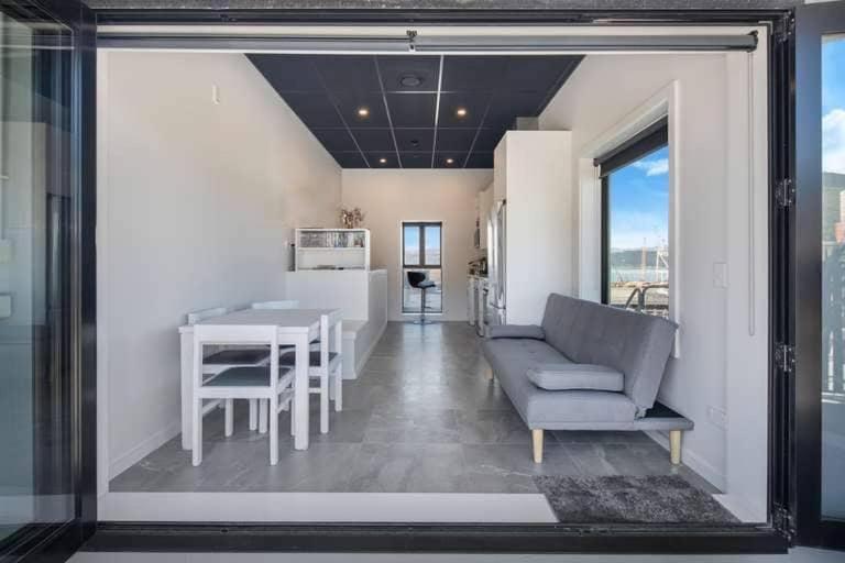 Close To City, Ferry With Great Views And Free Park *