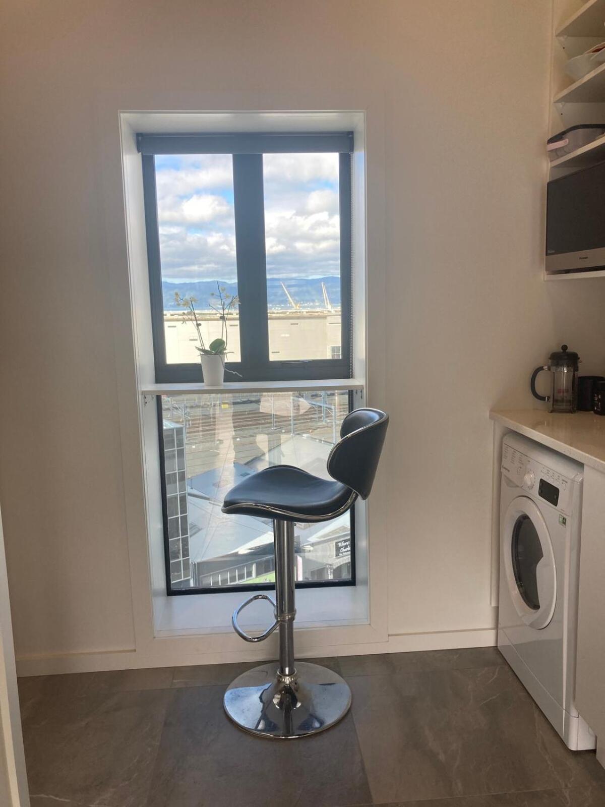 Apartment Close To City, Ferry With Great Views And Free Park