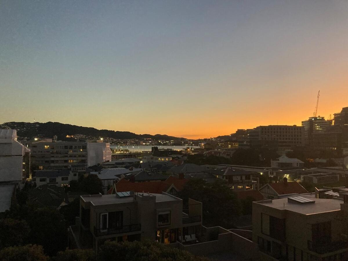 Apartment Close To City, Ferry With Great Views And Free Park *
