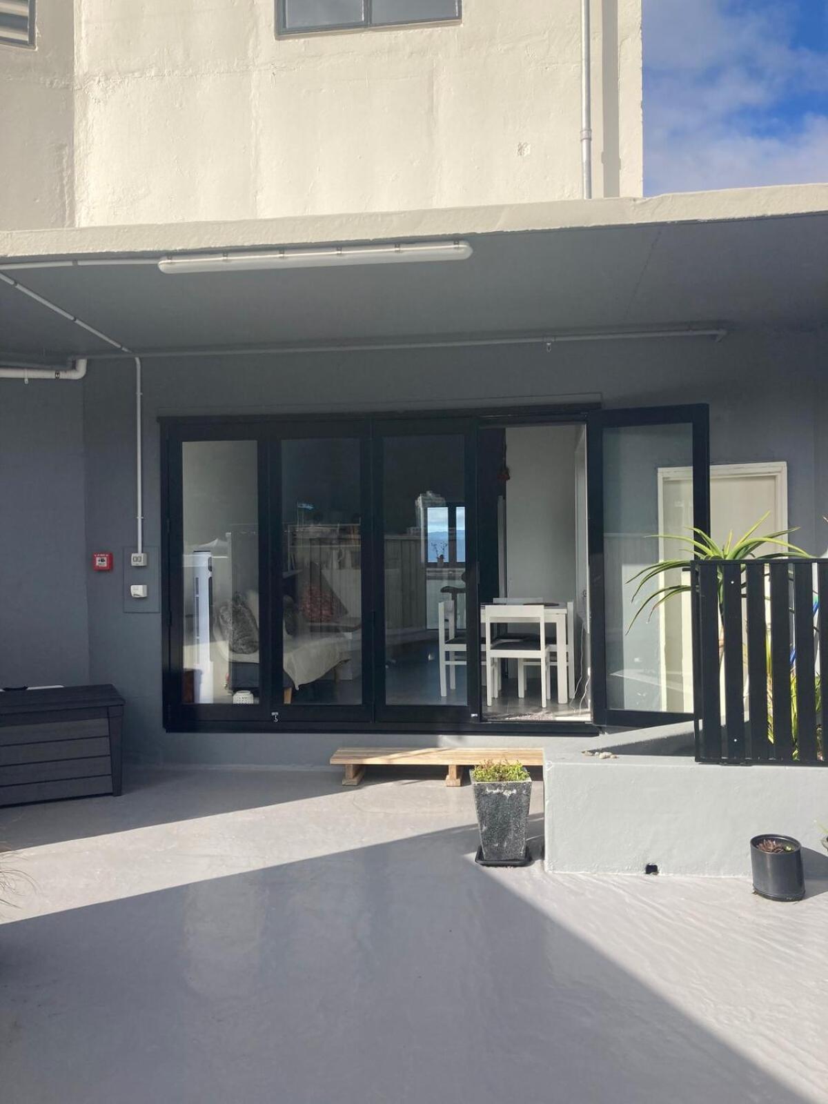 Close To City, Ferry With Great Views And Free Park Wellington