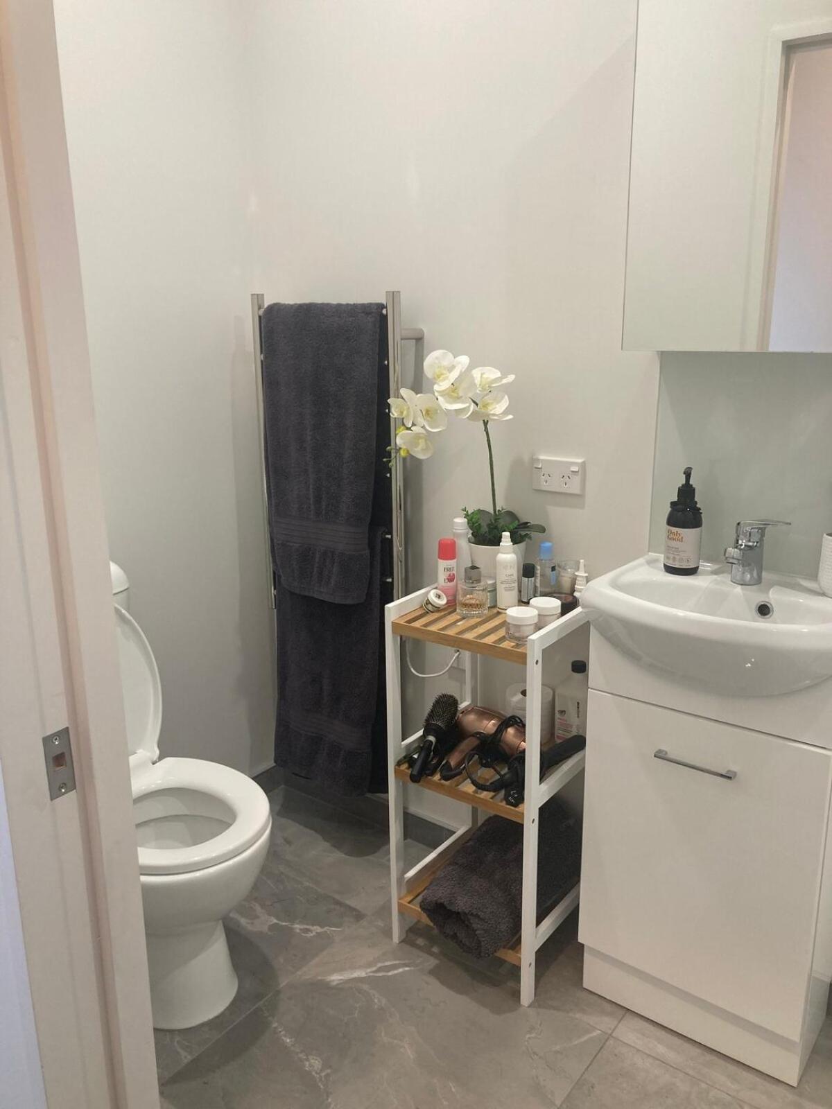 Close To City, Ferry With Great Views And Free Park