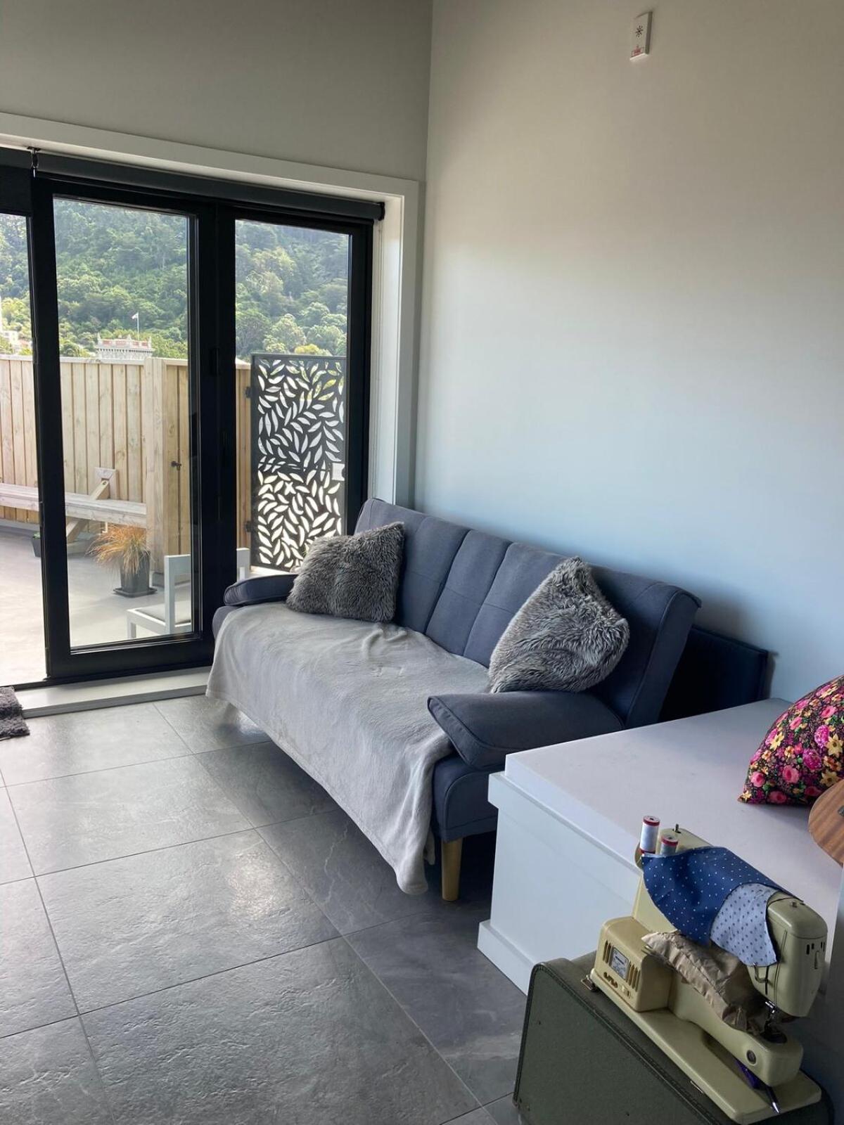 Apartment Close To City, Ferry With Great Views And Free Park