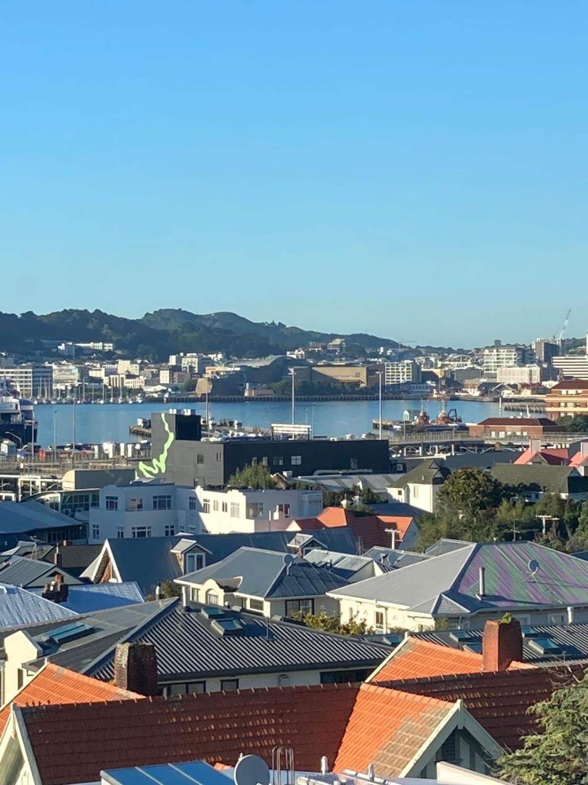 Apartment Close To City, Ferry With Great Views And Free Park *