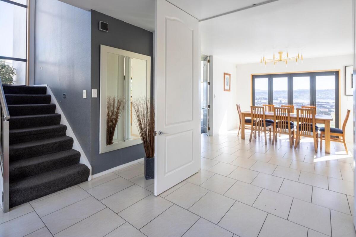 Spacious Modern Executive Holiday home *