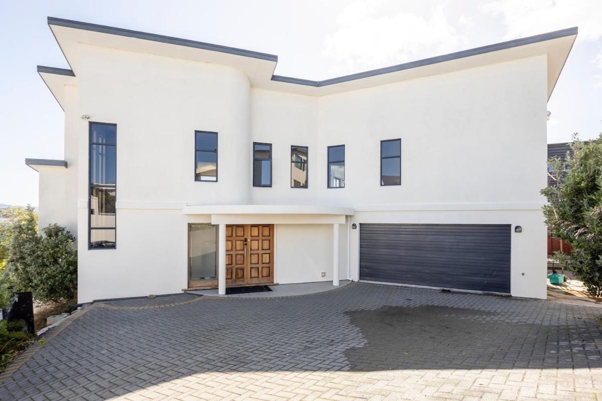 Spacious Modern Executive Wellington