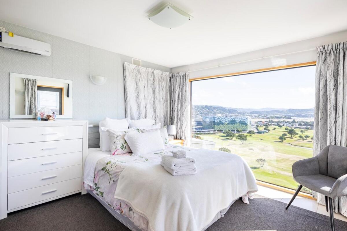 Spacious Modern Executive Holiday home